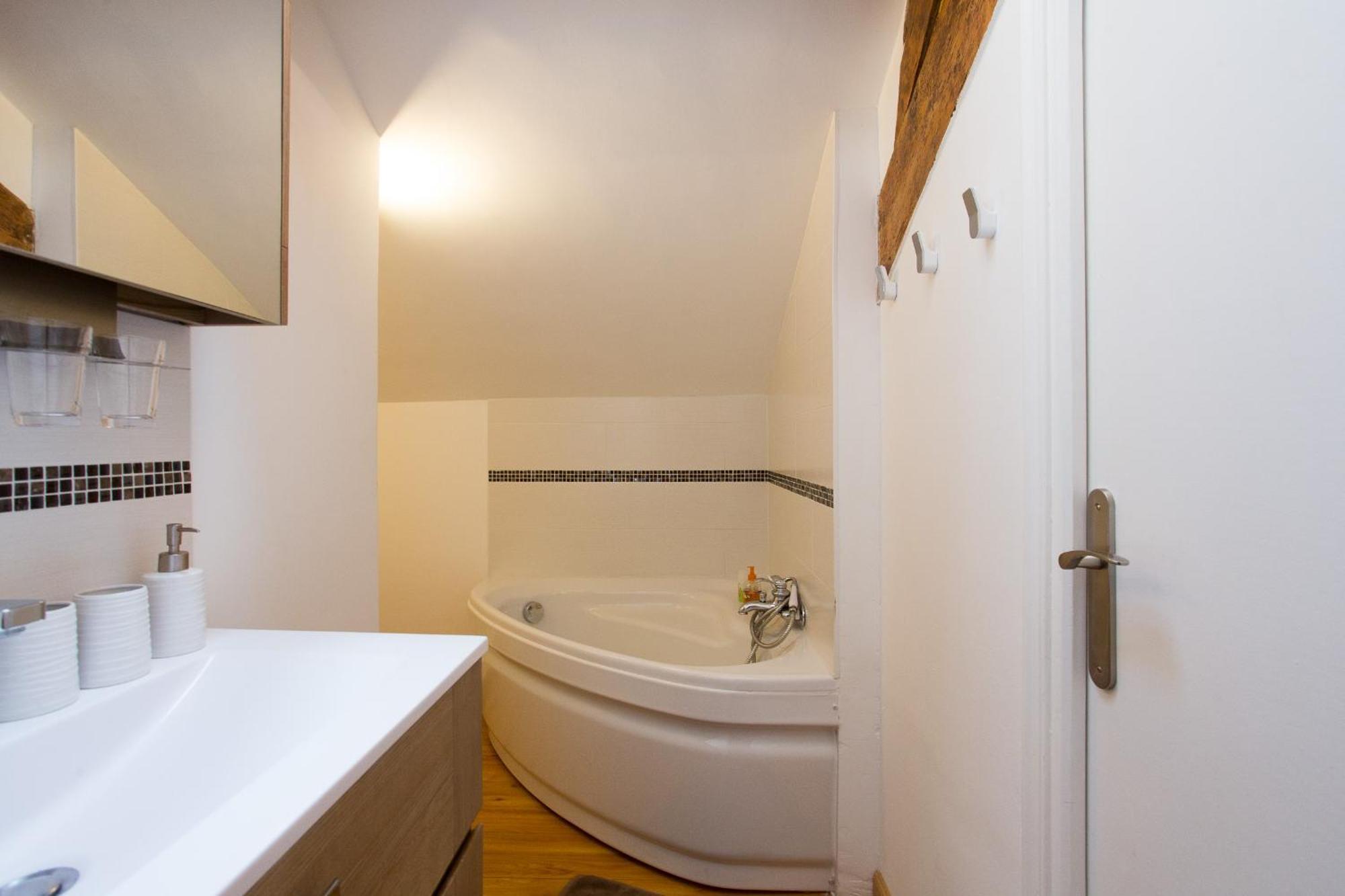 Lb Vacation Rentals I Big Loft 107M2, 10Min Walk To Palais Des Festivals คานส์ ภายนอก รูปภาพ
